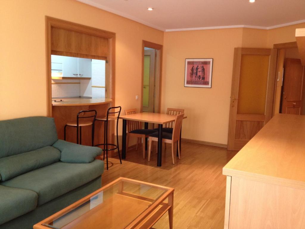 Apartamentos Turisticos Puerta De Leon Ngoại thất bức ảnh