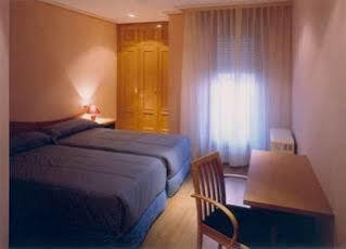 Apartamentos Turisticos Puerta De Leon Ngoại thất bức ảnh