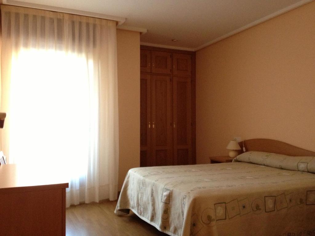 Apartamentos Turisticos Puerta De Leon Phòng bức ảnh