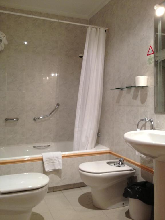 Apartamentos Turisticos Puerta De Leon Phòng bức ảnh